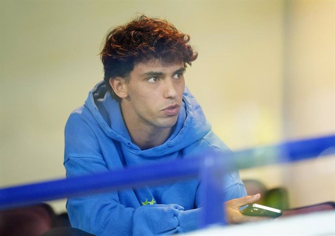 Joao Felix presenciando el partido entre el Chelsea y el Servette del 'playoff' de la Conference League 2024-2025