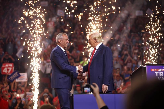 August 23, 2024, Glendale, Arizona, USA: ROBERT F. KENNEDY, JR. and former President of the United States DONALD TRUMP speak at a campaign rally in Glendale, Arizona.