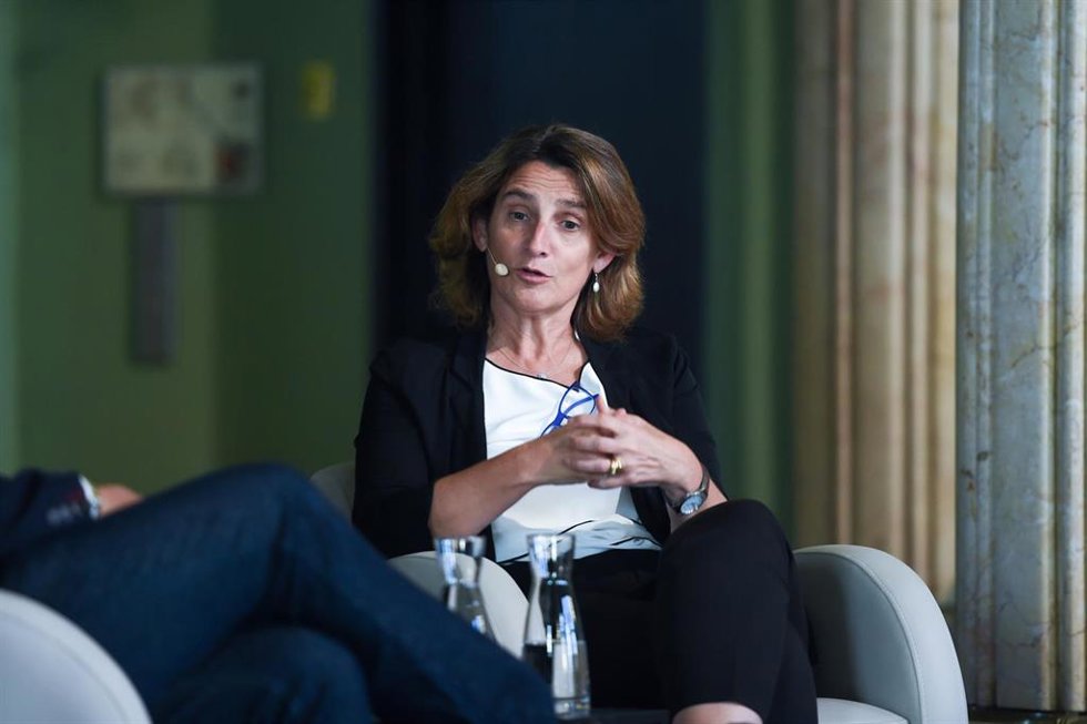 Archivo - La vicepresidenta tercera y ministra para la Transición Ecológica y el Reto Demográfico, Teresa Ribera, durante la inauguración del refugio climático del Círculo de Bellas Artes, a 17 de julio de 2024, en Madrid (España). En el marco del refug