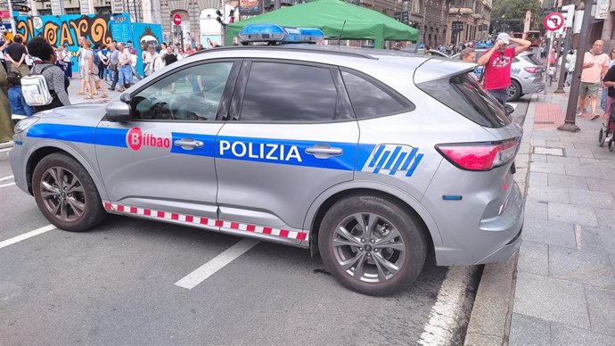 Coche patrulla de la Policía Municipal de Bilbao