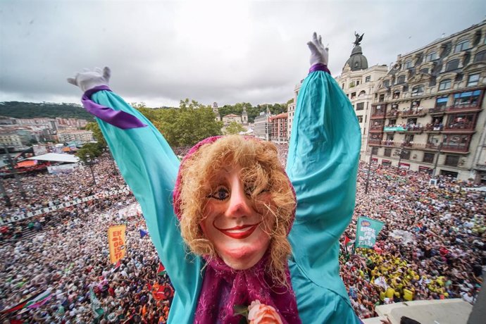 Marijaia durante el pregón y el lanzamiento del txupín de la Semana Grande de Bilbao 2024, en el Teatro Arriaga, a 17 de agosto de 2024, en Bilbao