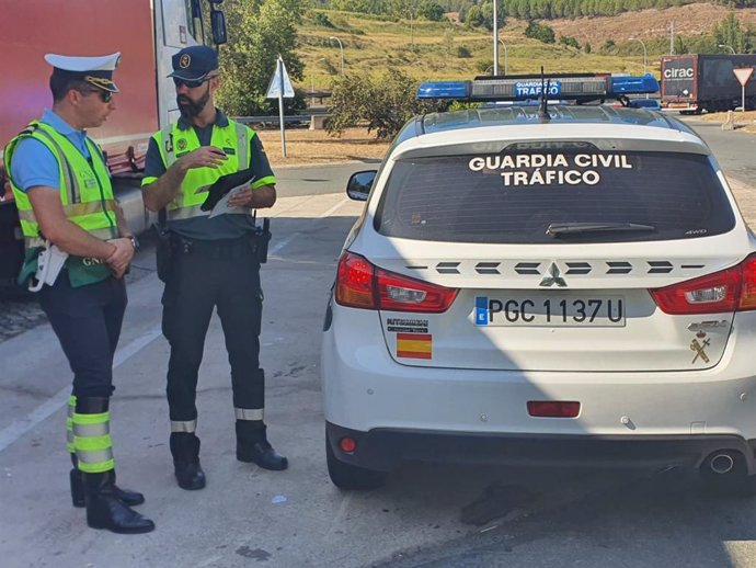 Agentes de la Guardia Civil de Burgos y GNR de Portugal para apoyar a los conductores lusos