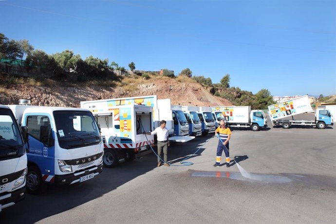 Nuevos vehículos para el servicio de limpieza adquiridos por el Ayuntamiento de Marbella, en Málaga.