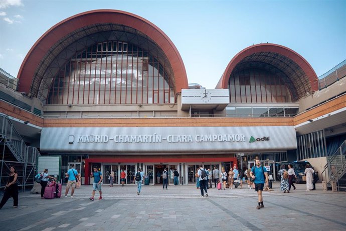 Exterior de la estación de tren de Chamartín