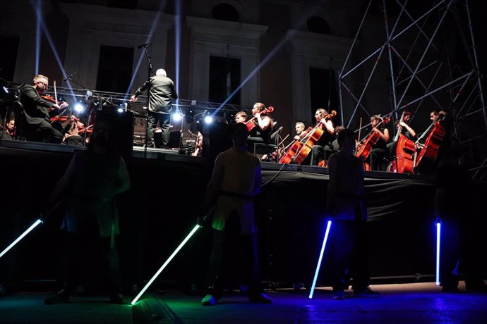 Concierto de la Orquesta Ciudad de Almería en la Plaza de la Constitución.