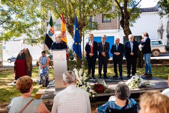 Acto de reconocimiento y memoria en San Vicente de Alcántara (Badajoz) a José María Piris Carballo , el primer niño asesinado por ETA