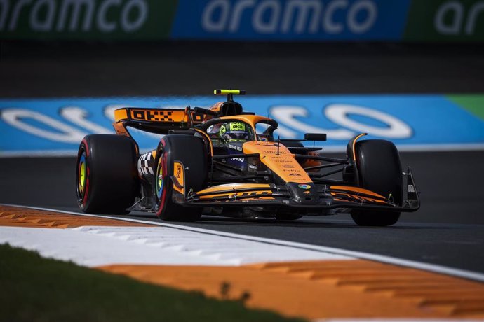 04 NORRIS Lando (gbr), McLaren F1 Team MCL38, action during the Formula 1 Heineken Dutch Grand Prix 2024, 15th round of the 2024 Formula One World Championship from August 23 to 25, 2024 on the Circuit Zandvoort, in Zandvoort, Netherlands - Photo Xavi Bon