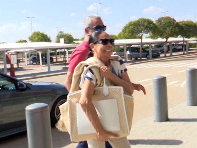 ISABEL PANTOJA Y AGUSTÍN PANTOJA EN EL AEROPUERTO DE ALBACETE