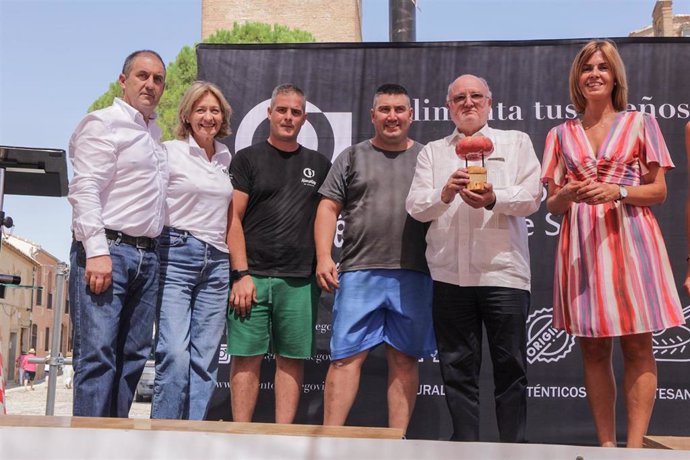 "Éxito" En La Feria De Tomate De Martín Muñoz De Las Posadas De La Marca Colectiva Y La Caravana De Alimentos De Segovia