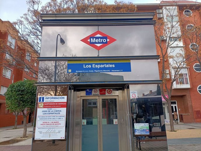 Archivo - Corte de MetroSur. Parada de Metro de Los Espartales, en Getafe, de la Línea 12