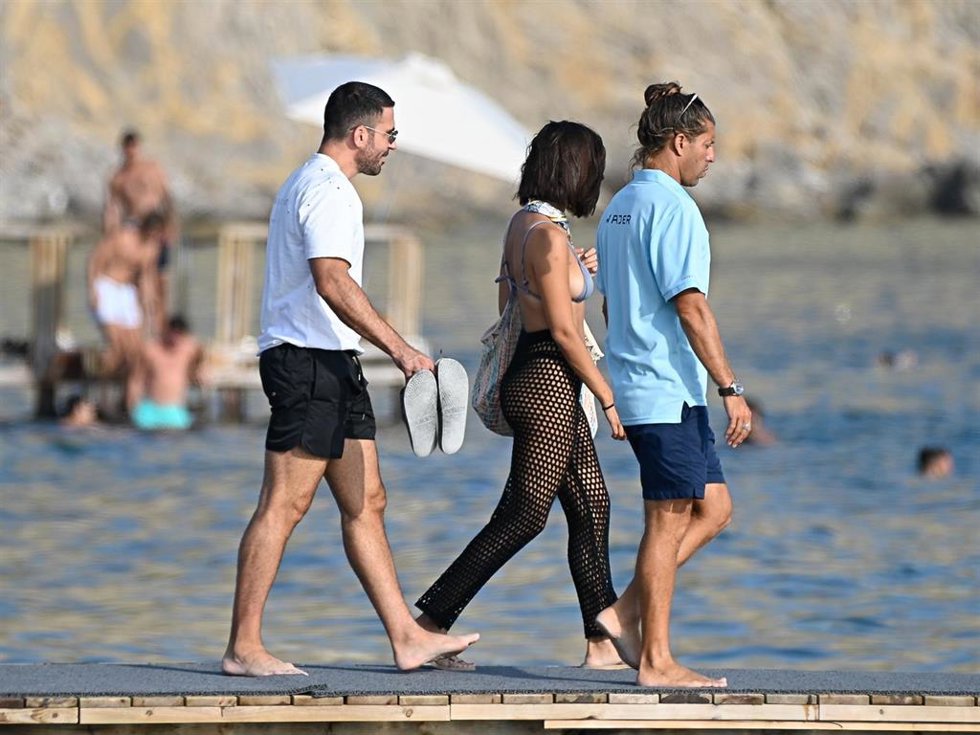 Miguel Ángel Silvestre disfruta de las aguas de Ibiza con compañeros de Sky Rojo como Verónica Sánchez a 22 de Agosto de 2024 en Ibiza (España).