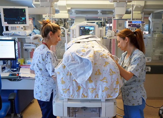 La UCI neonatal de la Arrixaca ha renovado sus incubadoras para prestar la mejor atención a los recién nacidos.