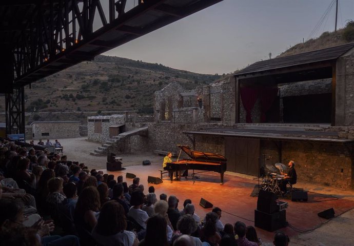 El Festival de Teatro y Música de la Antigua Mina del Puerto de la Cruz Verde se ubica en el municipio madrileño de Zarzalejo