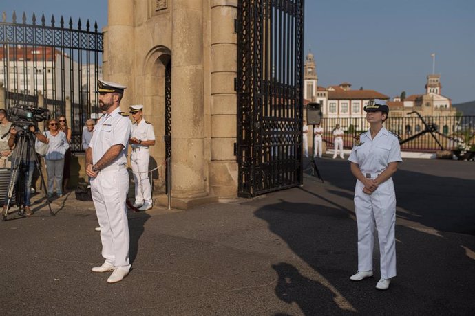 Oficiales de la Escuela Naval Militar reciben a alumnos de acceso directo pertenecientes a los Cuerpos General, Infantería de Marina, Intendencia, Ingenieros y Militares de Complemento, a 19 de agosto de 2024, en Marín, Pontevedra, Galicia (España). 