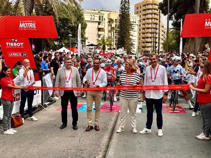 El presidente de la Diputación de Granada, Francis Rodríguez, a la salida de la novena etapa de La Vuelta.