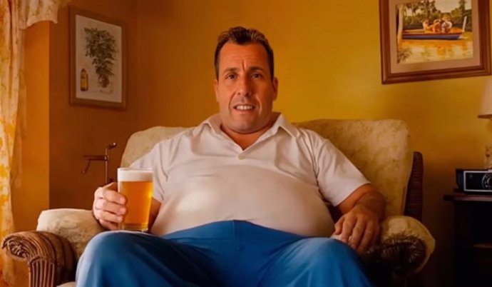 Adam Sandler es Homer en un tráiler de la grotesca película en imagen real de Los Simpson hecha con IA