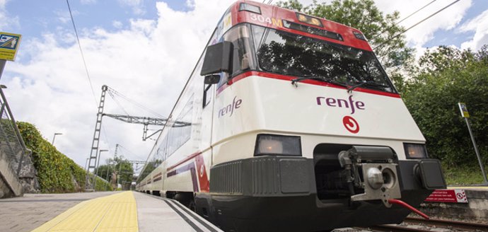 Archivo - Los trenes de Cercanías volverán a parar a partir del lunes en el apeadero de Nueva Montaña