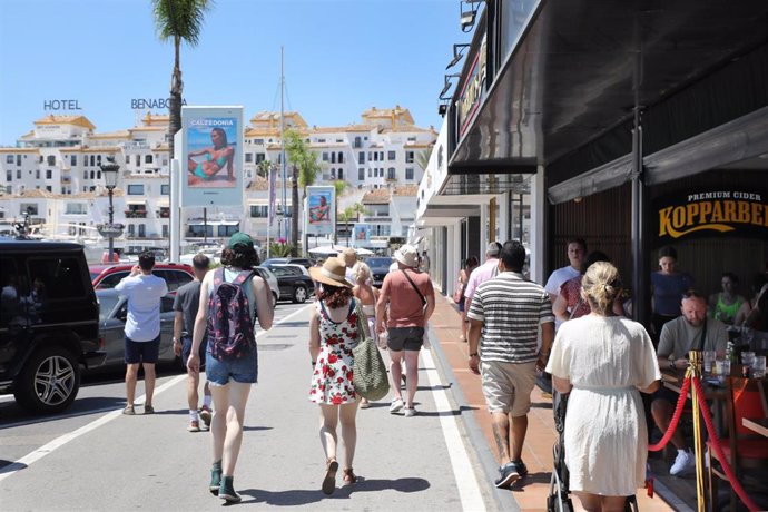 Turistas en Marbella en una imagen de archivo