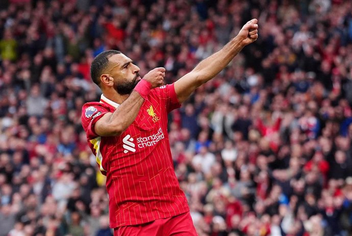 El delantero egipcio Mohamed Salah celebra su gol ante el Brentford