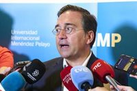 Albares habla de "acoso" contra Sánchez y dice que "nadie" en el exterior le pregunta por las investigaciones judiciales