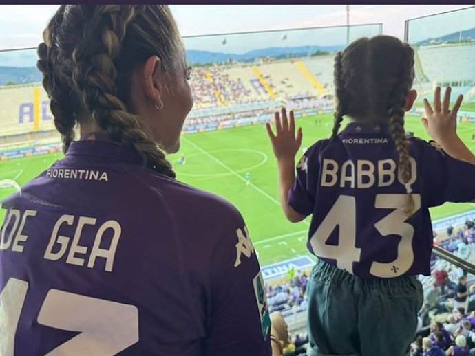 Edurne y Yanay no se han perdido el primer partido de David De Gea ante su nueva afición en Florencia