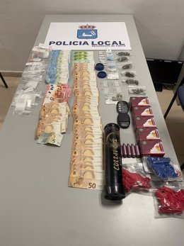 Dinero y drogas incautados a dos ciudadanos alemanes en Magaluf.