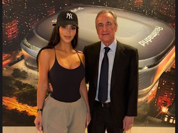 Kim Kardashian, con Florentino Pérez tras asistir al último partido del Real Madrid en el Santiago Bernabéu