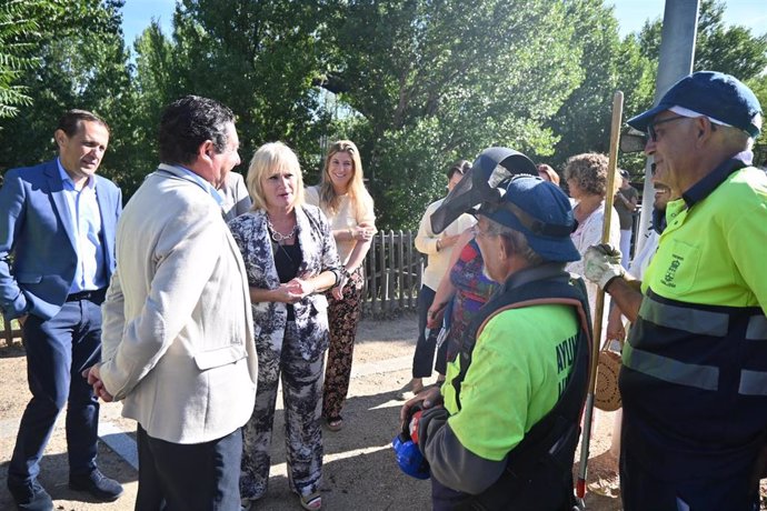 La consejera Leticia García, durante su visita a Viana de Cega.