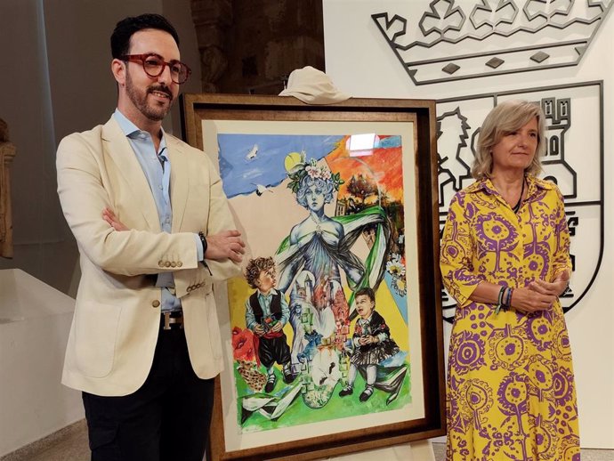 El pintor José Tomás Pérez Indiano y la portavoz de la Junta, Victoria Bazaga, junto a la obra que ilustrará el Día de Extremadura.