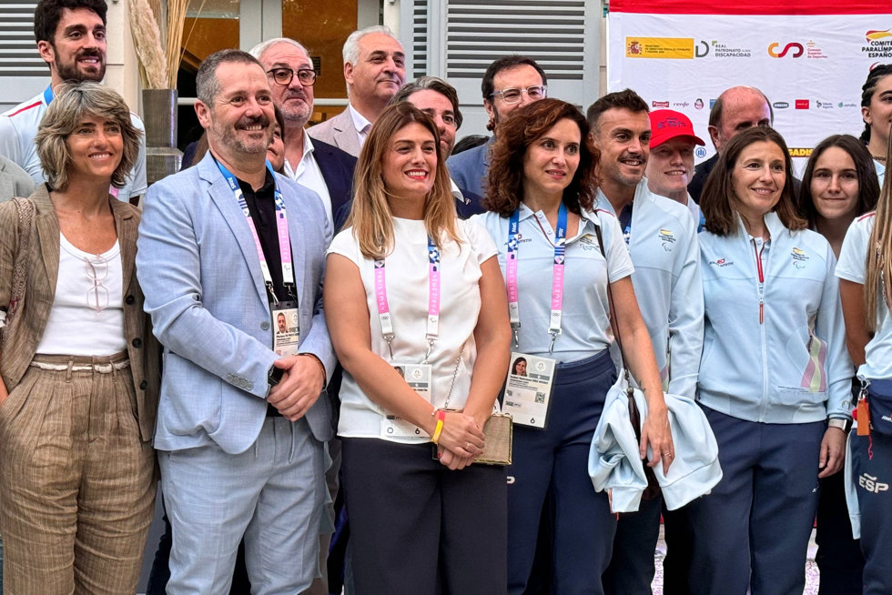 Isabel Díaz Ayuso, presidenta de la Comunidad de Madrid, acompaña a los deportistas madrileños que competirán en los Paralímpicos
