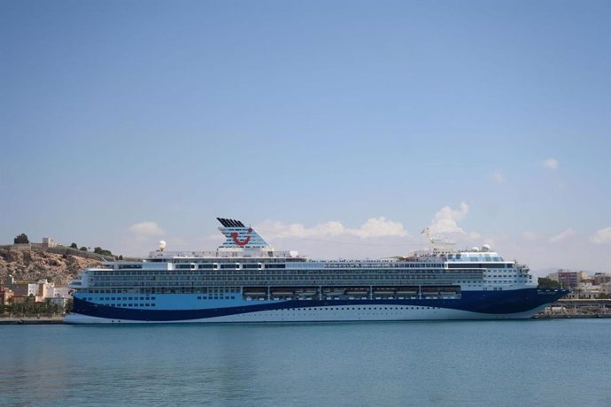 Archivo - El crucero Marella Voyager en el Puerto de Almería.