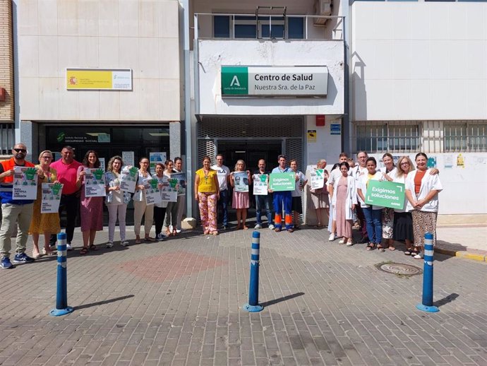 Concentración en el centro de salud de San Juan