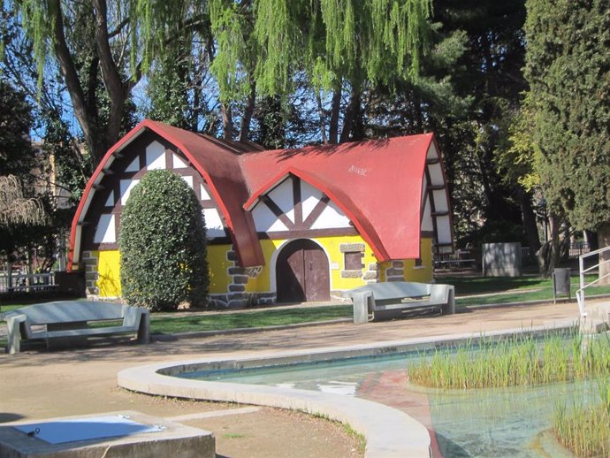 Archivo - Casita de Blancanieves en el Parque Miguel Servet de Huesca