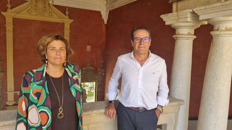 El doctor en informática y catedrático de lenguajes y sistemas informáticos en la Universidad de Jaén (UJA) Luis Alfonso Ureña, y la doctora en informática y catedrática de la UJA María Teresa Martín, en la sede Antonio Machado de la UNIA en Baeza (Jaén
