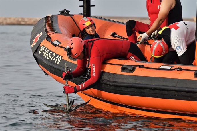 Una embarcación de salvamento marítimo de Cruz Roja Española. ARCHIVO