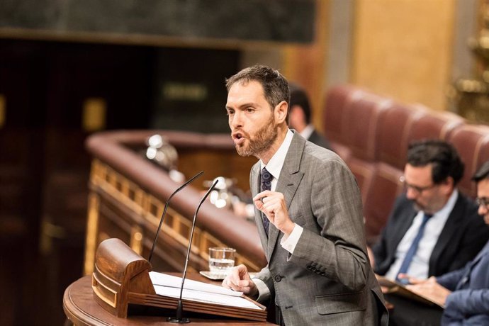 Archivo - El diputado navarro del PP Sergio Sayas durante un pleno en el Congreso de los Diputados.