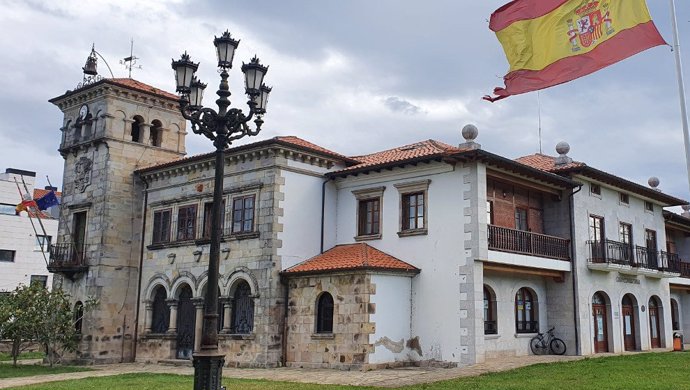 Archivo - Edificio consistorial de Santa María de Cayón