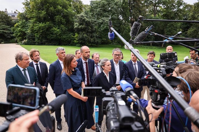 Los representantes del Nuevo Frente Popular de izquierdas acuden a su encuentro con el presidente de Francia, Emmanuel Macron