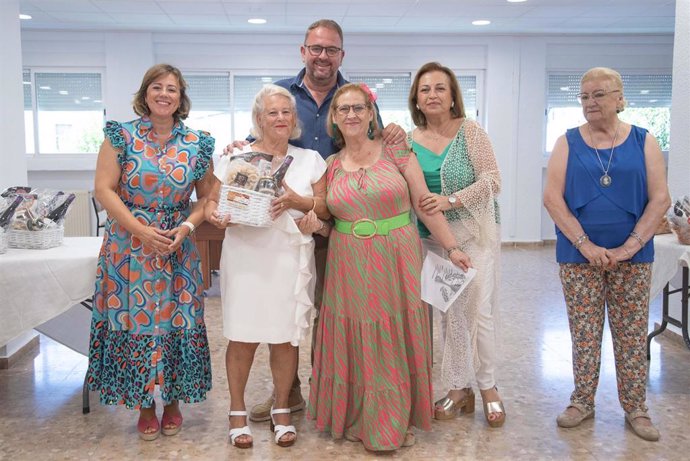 El alcalde de Mérida, Antonio Rodríguez Osuna, en su visita al Hogar de Mayores El Calvario