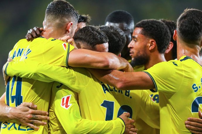 Los jugadores del Villarreal celebran un gol