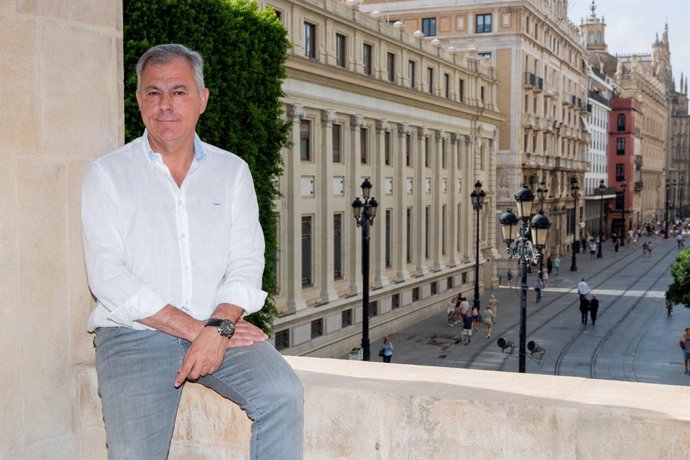 José Luis Sanz en su despacho durante la entrevista con Europa Press