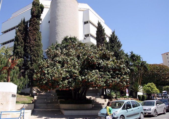 Archivo - Imagen de archivo de la zona exterior de los  juzgados de Marbella