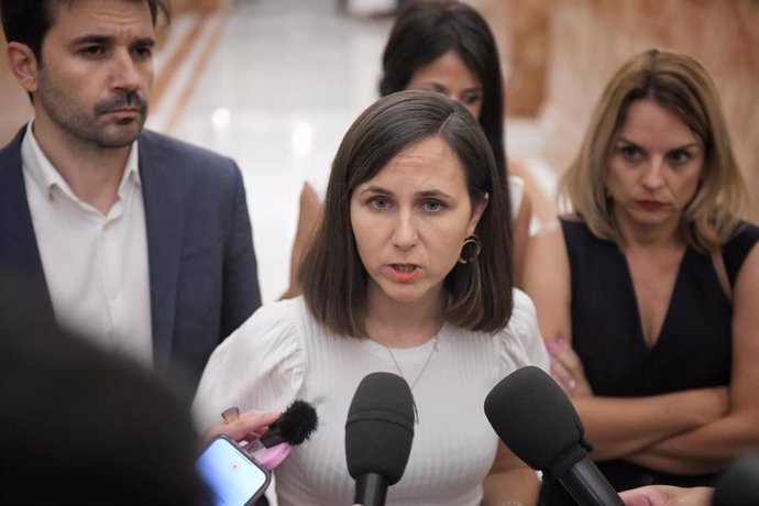 Archivo - La secretaria de Podemos, Ione Belarra, comparece ante los medios tras una sesión plenaria extraordinaria, en el Congreso de los Diputados, a 23 de julio de 2024, en Madrid (España). 