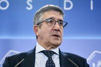 Patxi López tacha de "desolador" y "preocupante" el discurso "xenófobo" del PP sobre inmigración
