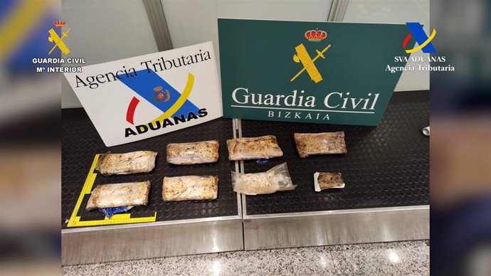 Droga decomisada en la maleta de una pasajera en el aeropuerto de Bilbao