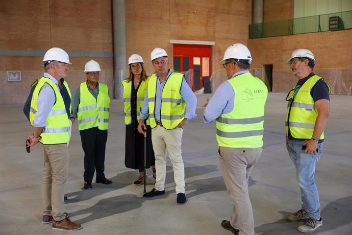 Sanz visita Fibes por los nuevos trabajos de mejora