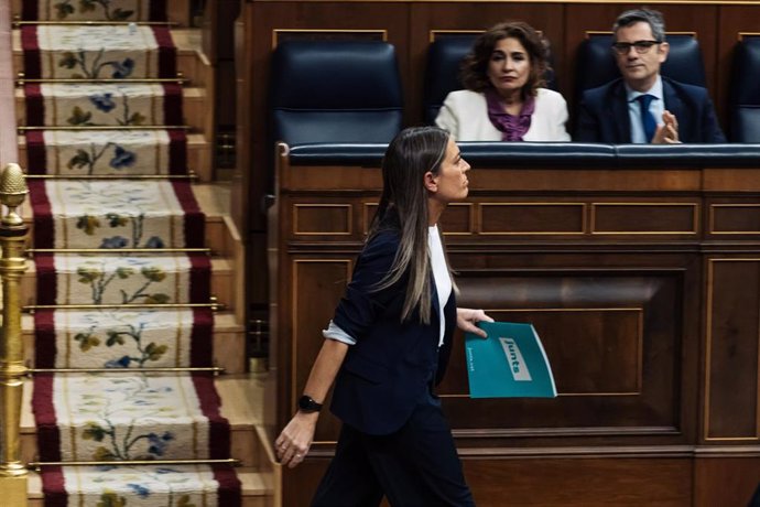 Archivo - (I-D) La portavoz de Junts en el Congreso, Miriam Nogueras, la vicepresidenta primera del Gobierno y ministra de Hacienda, María Jesús Montero, y el ministro de la Presidencia, Justicia y Relaciones con las Cortes, Félix Bolaños, en una imagen d