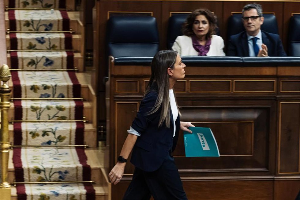 Archivo - (I-D) La portavoz de Junts en el Congreso, Miriam Nogueras, la vicepresidenta primera del Gobierno y ministra de Hacienda, María Jesús Montero, y el ministro de la Presidencia, Justicia y Relaciones con las Cortes, Félix Bolaños, en una imagen