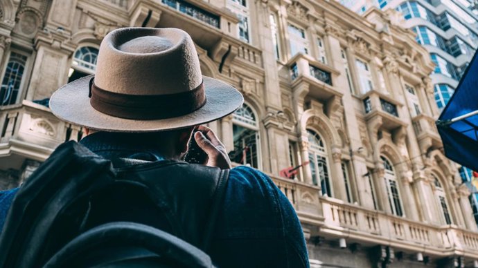 Viajeros Español realizando una fotografía