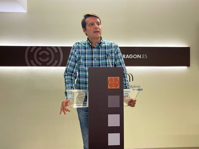 El diputado Óscar Galeano (PSOE) durante la rueda de prensa.